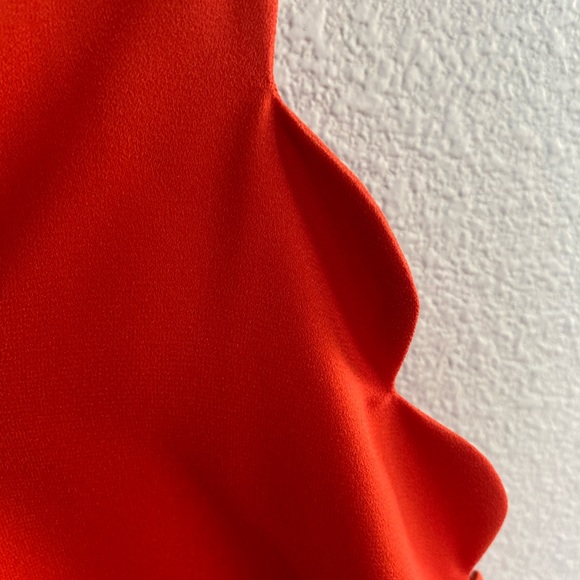 Entro Scalloped Tank Top - Picture 3 of 7